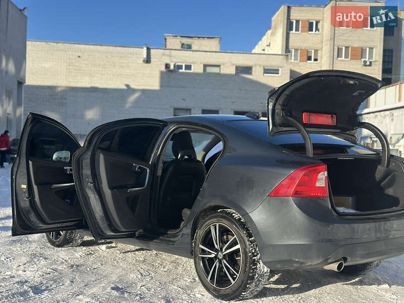 Седан Volvo S60 2011 в Львове