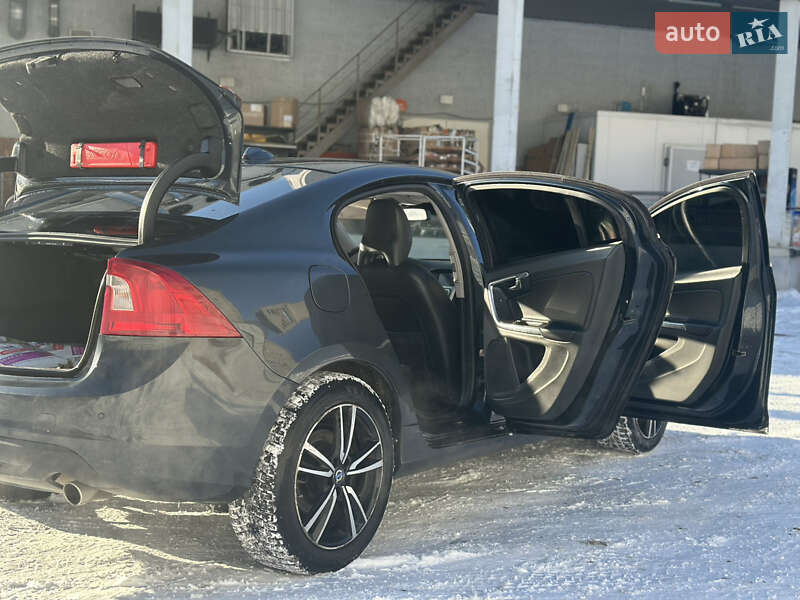 Седан Volvo S60 2011 в Львове