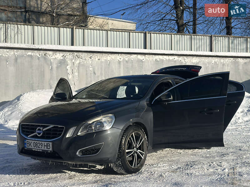 Седан Volvo S60 2011 в Львове