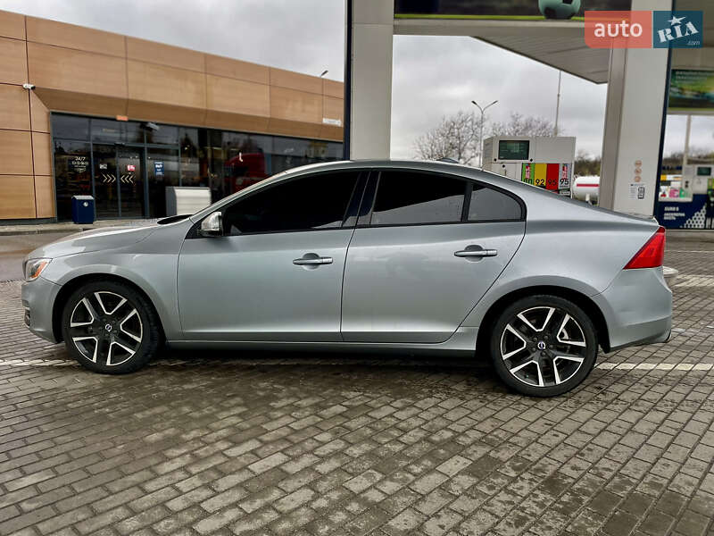 Седан Volvo S60 2016 в Львове