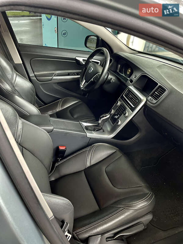 Седан Volvo S60 2016 в Львове