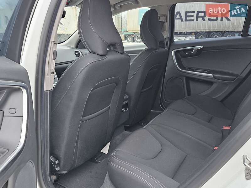 Седан Volvo S60 2015 в Киеве фото 44 Седан Volvo S60 2015 в Киеве