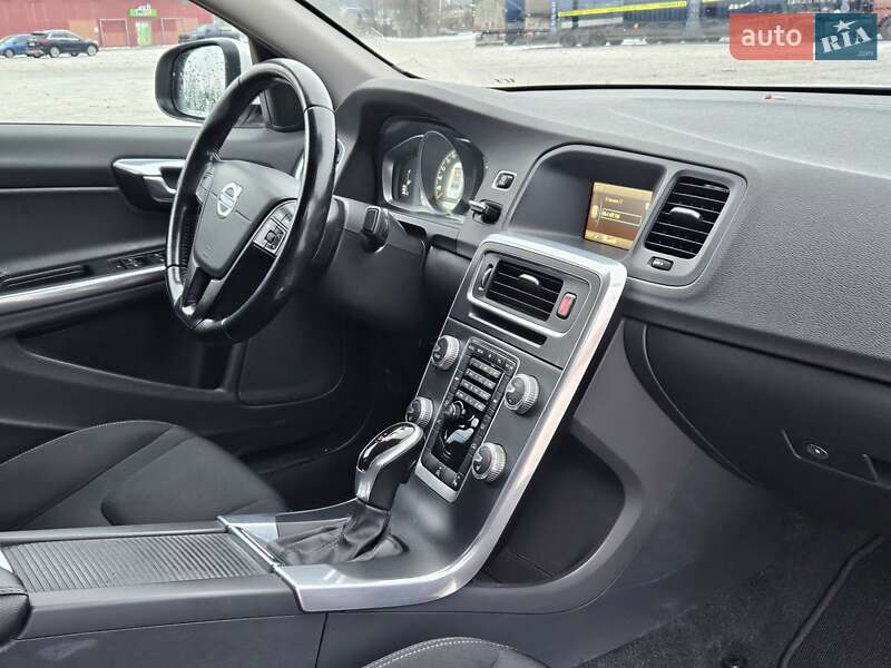 Седан Volvo S60 2015 в Киеве фото 36 Седан Volvo S60 2015 в Киеве