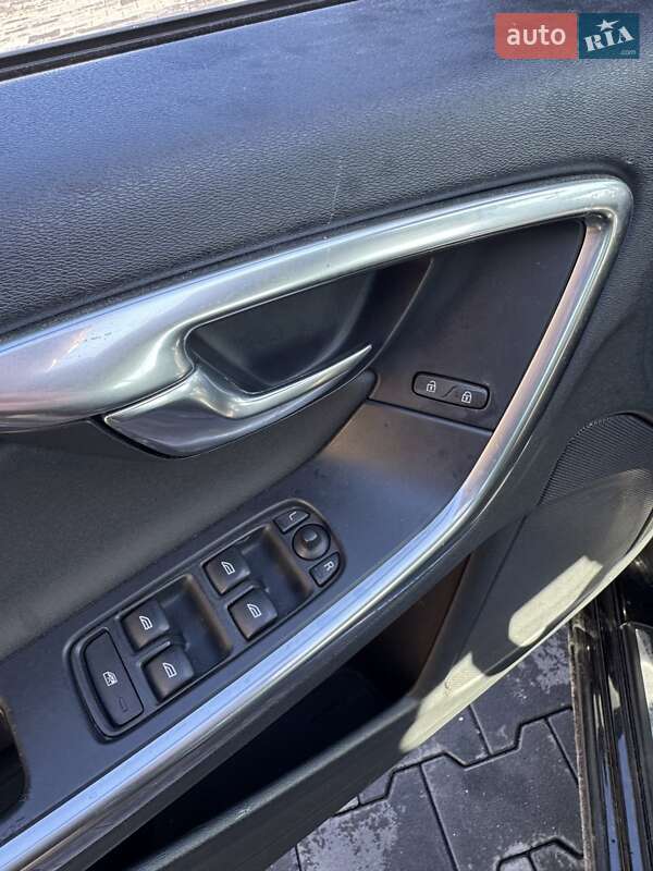 Седан Volvo S60 2014 в Киеве