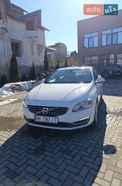 Седан Volvo S60 2015 в Ровно
