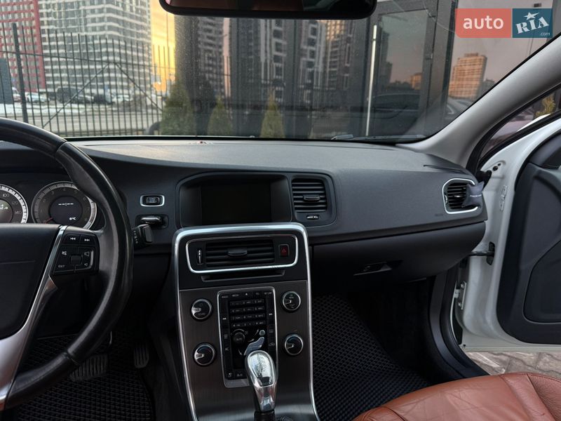 Седан Volvo S60 2013 в Киеве