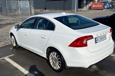 Седан Volvo S60 2013 в Бучі