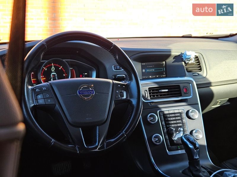 Седан Volvo S60 2015 в Киеве фото 22 Седан Volvo S60 2015 в Киеве