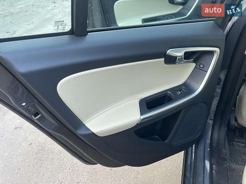 Седан Volvo S60 2016 в Києві