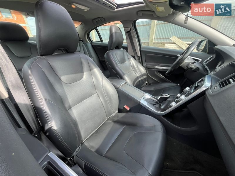 Седан Volvo S60 2015 в Мукачевому