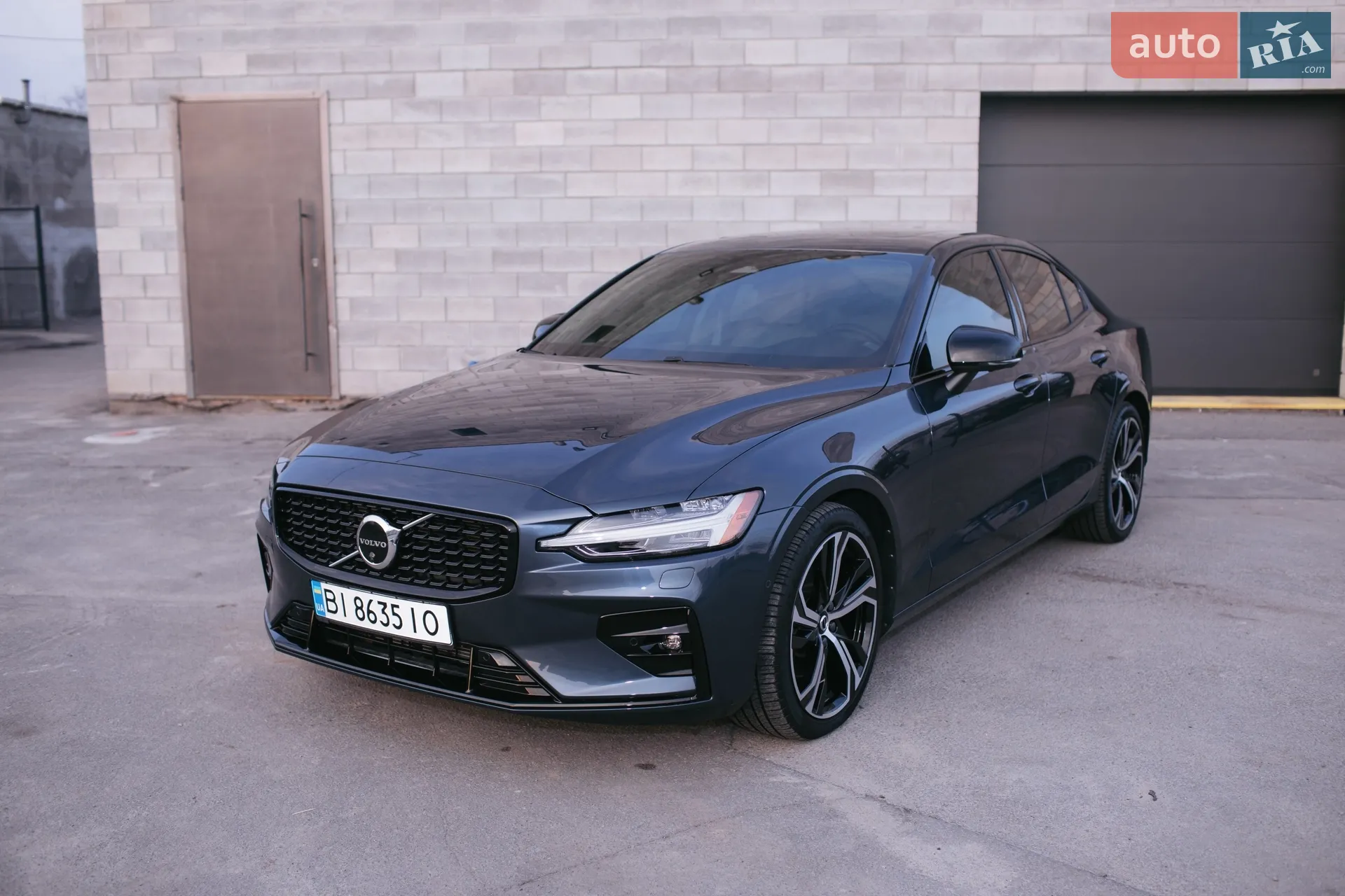 2023 Volvo S60 - фото 1