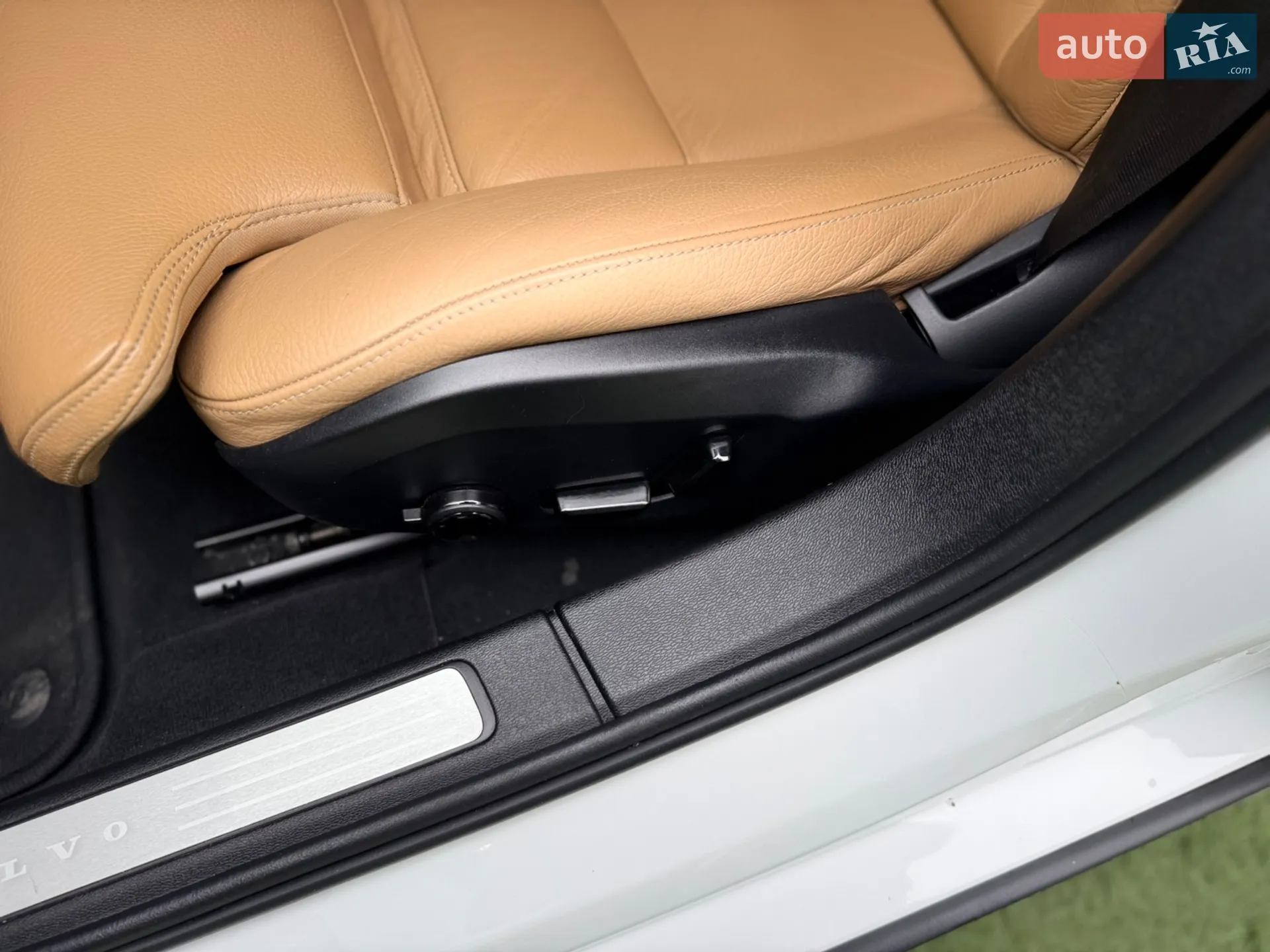 Volvo S60 2020 VIN 7JRZSBMVDLG035120 фото оголошення 41 з 64