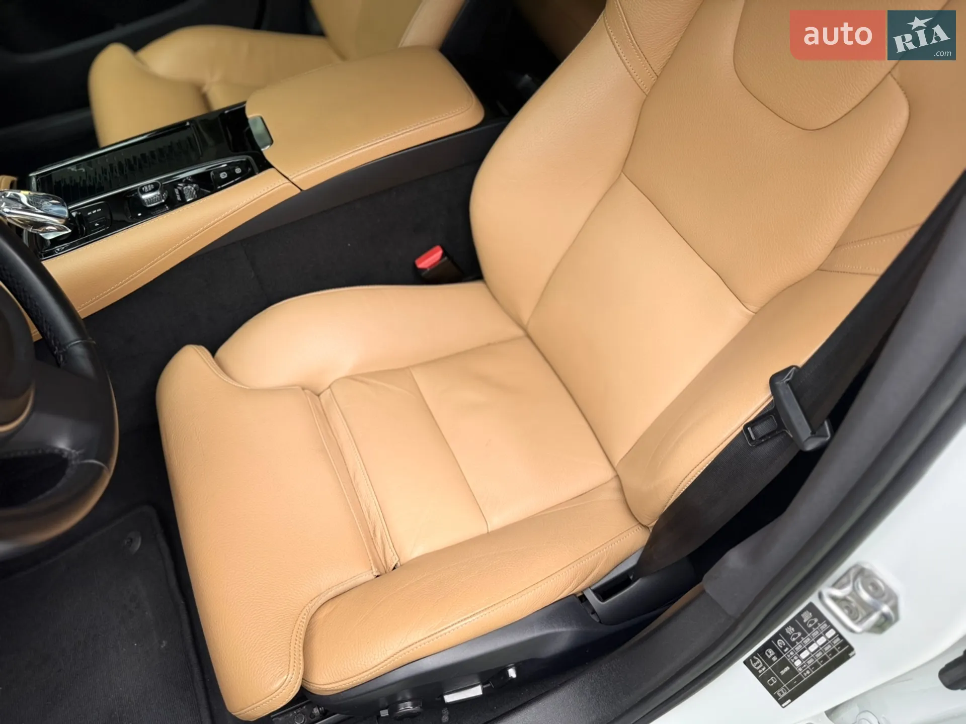 Volvo S60 2020 VIN 7JRZSBMVDLG035120 фото оголошення 42 з 64