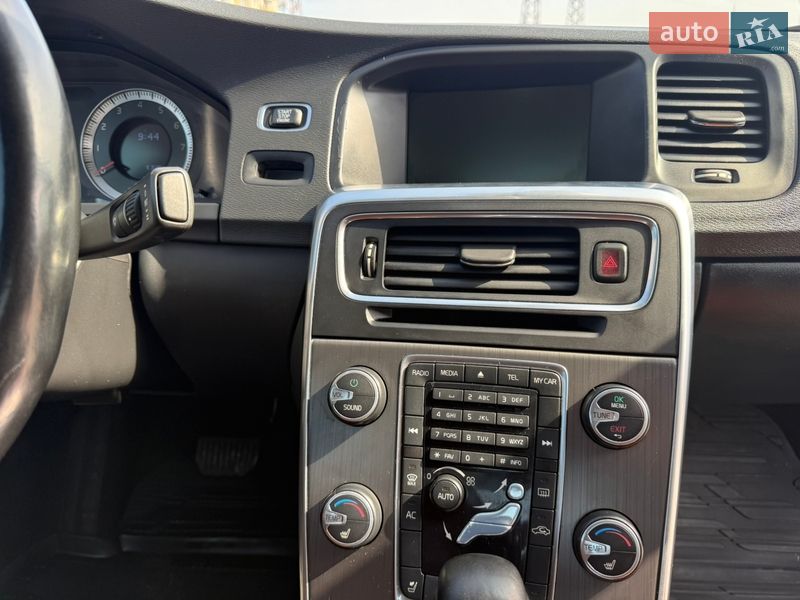 Седан Volvo S60 2010 в Ірпені