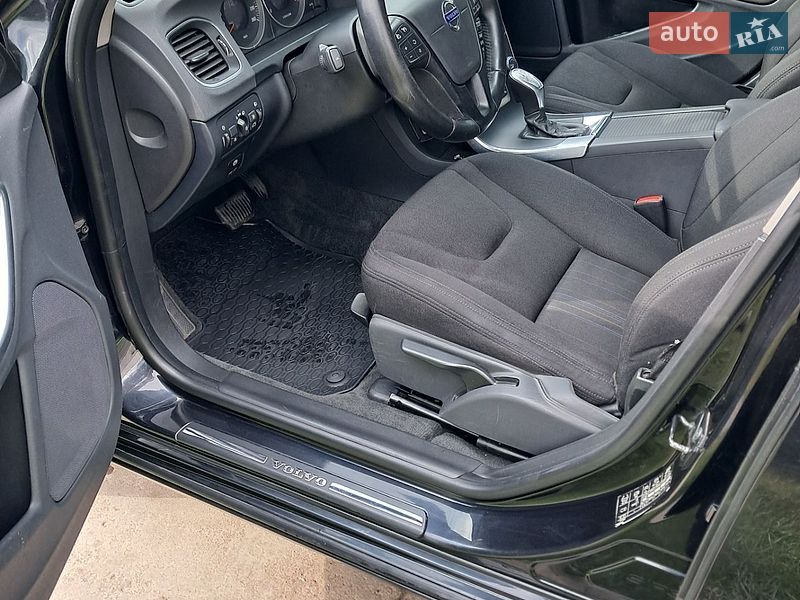 Седан Volvo S60 2012 в Львове
