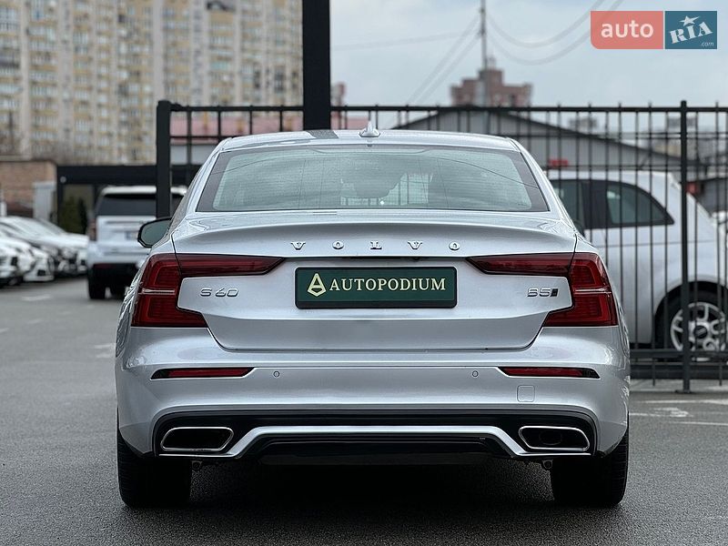 Седан Volvo S60 2021 в Киеве