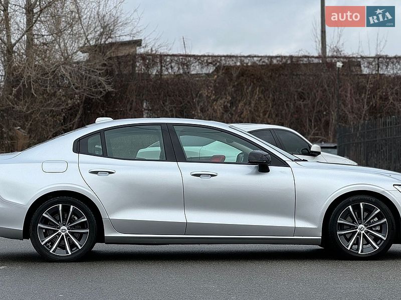 Седан Volvo S60 2021 в Киеве