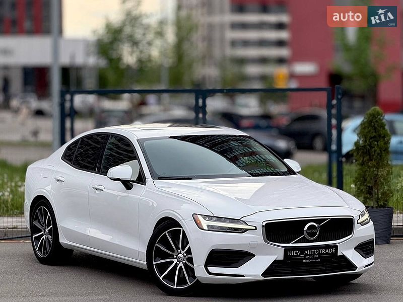 Седан Volvo S60 2019 в Киеве