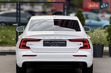 Седан Volvo S60 2019 в Киеве