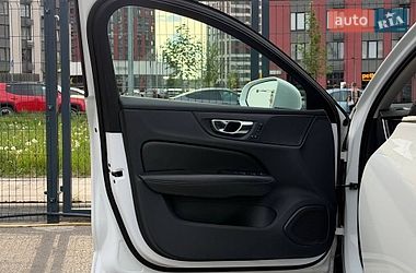Седан Volvo S60 2019 в Киеве