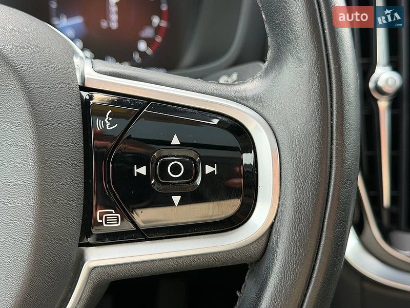 Седан Volvo S60 2019 в Киеве