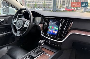 Седан Volvo S60 2019 в Киеве