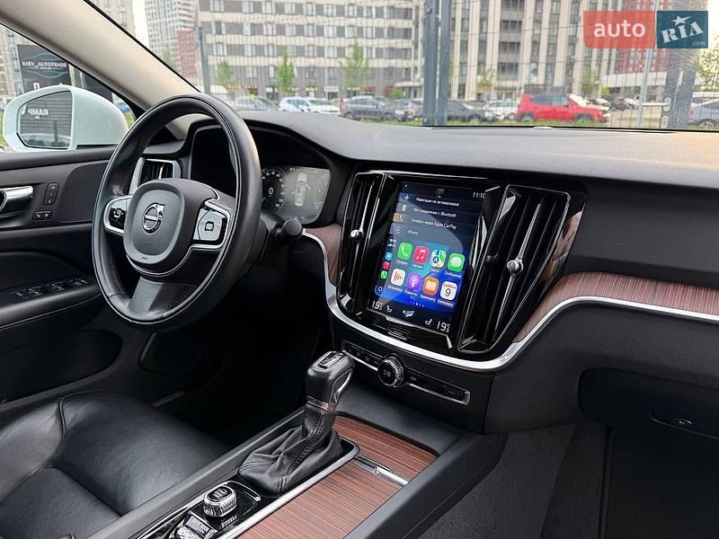 Седан Volvo S60 2019 в Киеве