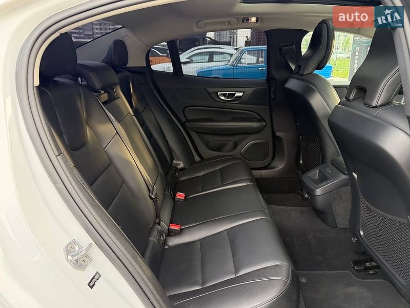 Седан Volvo S60 2019 в Киеве