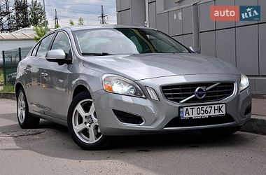 Седан Volvo S60 2013 в Львові