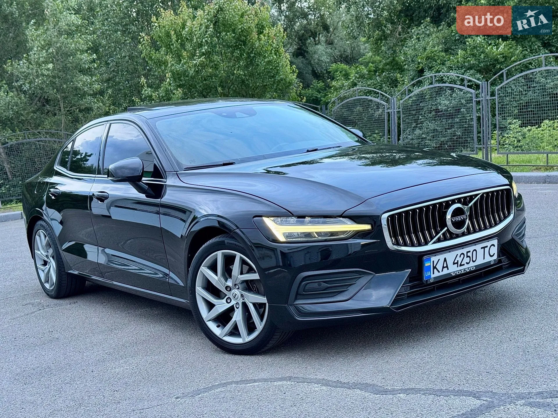 2020 Volvo S60 - фото 1