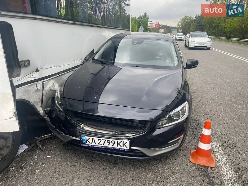 Volvo S60 2014 VIN YV1FS84BBE2313410 фото оголошення 4 з 45