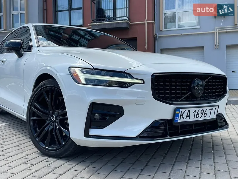 Volvo S60 2023