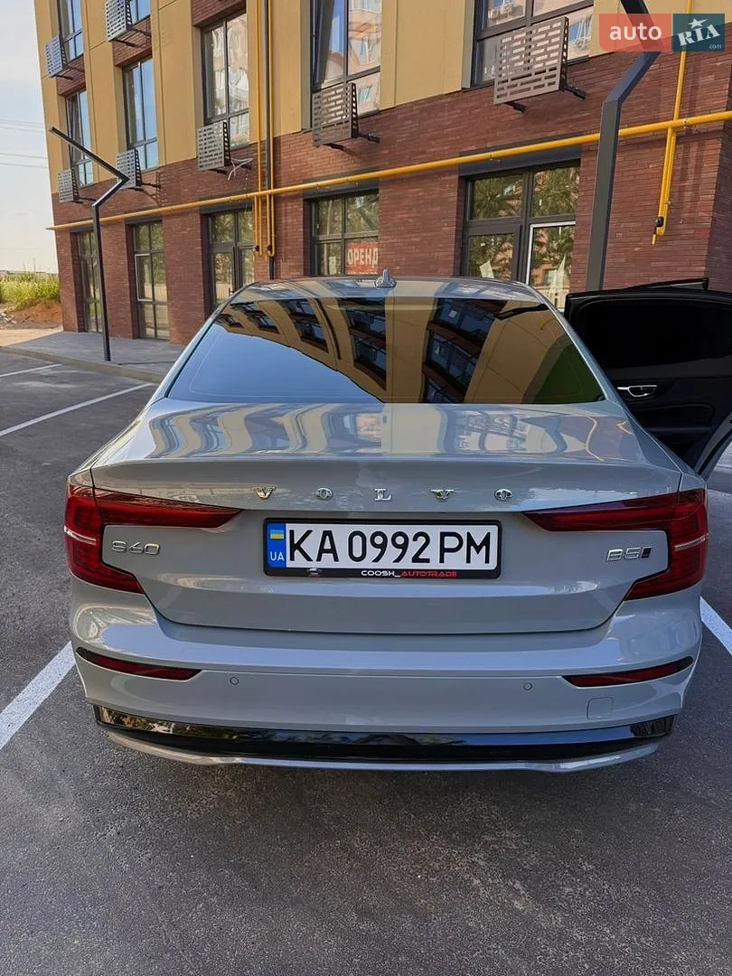 2023 Volvo S60 - мініатюра 8