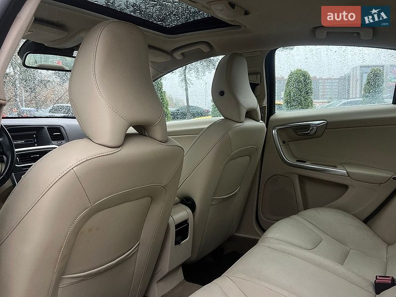 Седан Volvo S60 2014 в Львове