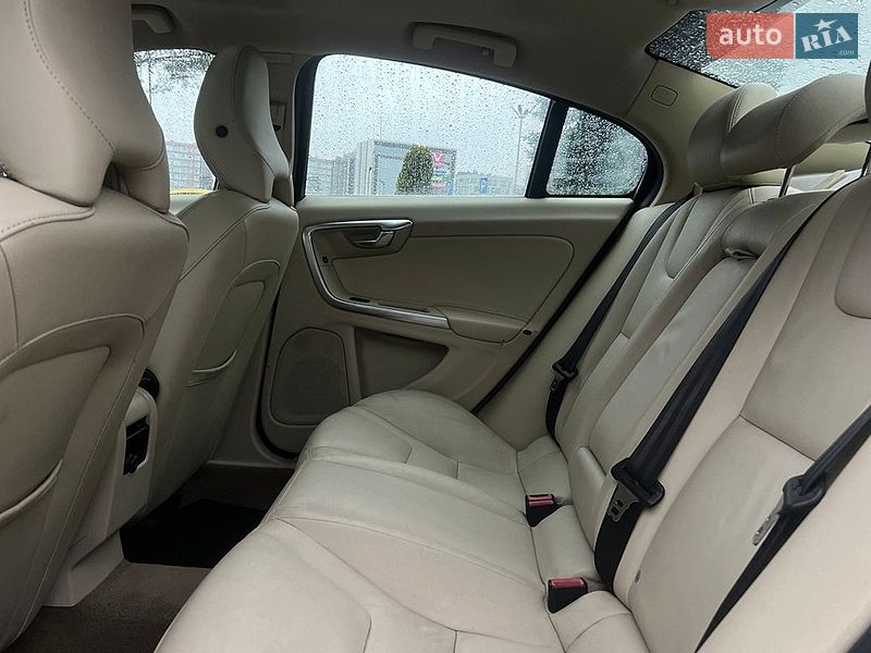 Седан Volvo S60 2014 в Львове
