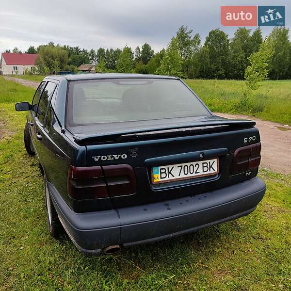 Седан Volvo S70 1998 в Дубровице