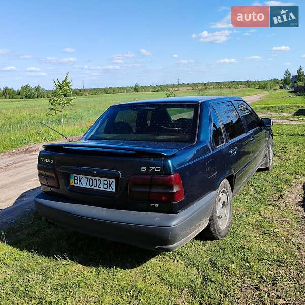 Седан Volvo S70 1998 в Дубровице