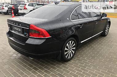 Седан Volvo S80 2013 в 