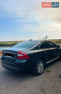 Седан Volvo S80 2012 в 