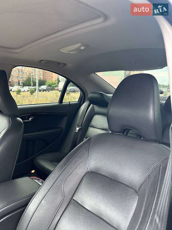 Седан Volvo S80 2015 в Вараші