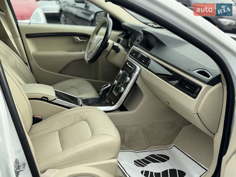 Седан Volvo S80 2015 в Львове