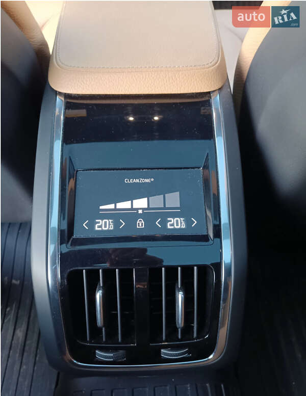 Седан Volvo S90 2017 в Львове
