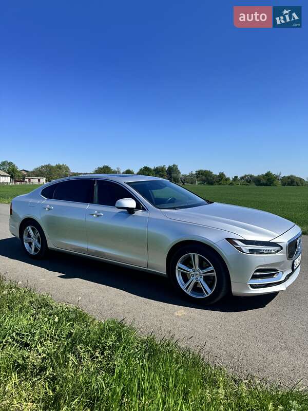 Седан Volvo S90 2017 в Смілі