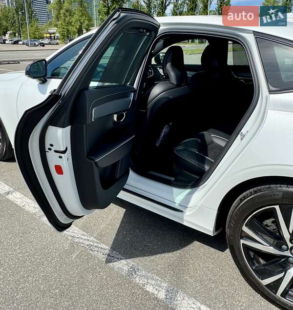 Седан Volvo S90 2021 в Киеве