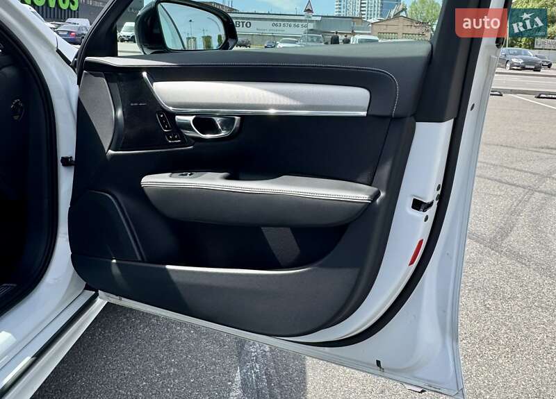 Седан Volvo S90 2021 в Киеве