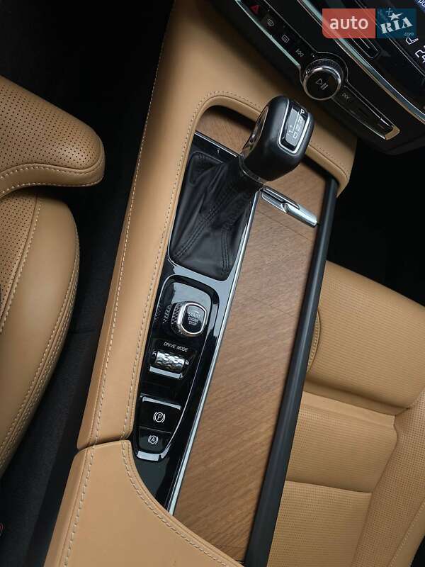 Седан Volvo S90 2019 в Львове