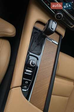 Седан Volvo S90 2019 в 