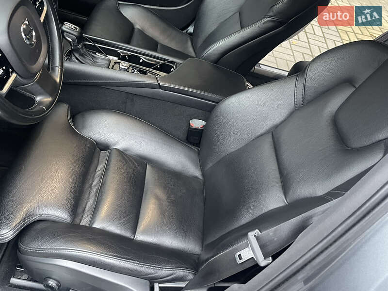 Седан Volvo S90 2017 в Чернівцях