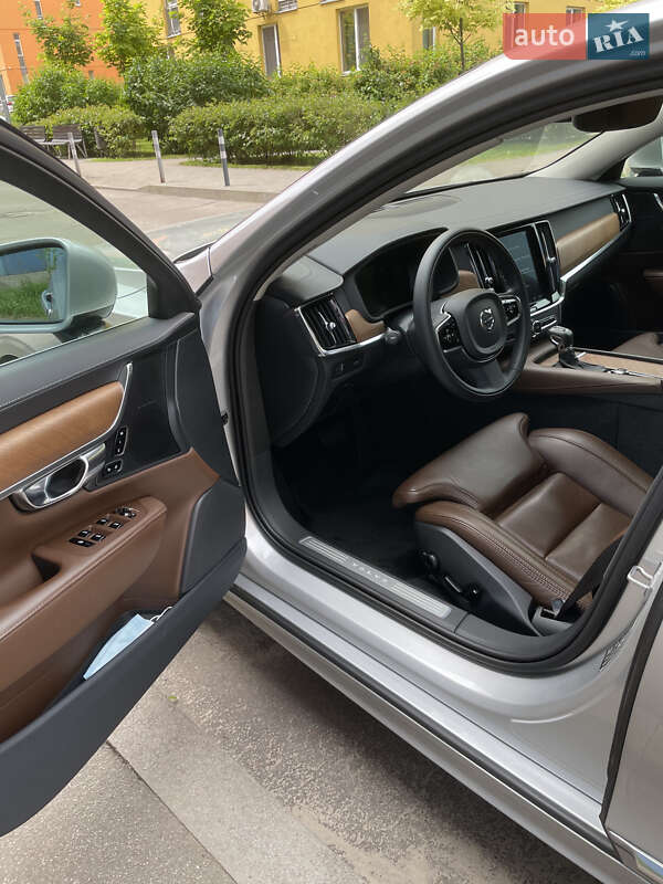 Седан Volvo S90 2019 в Звягелі