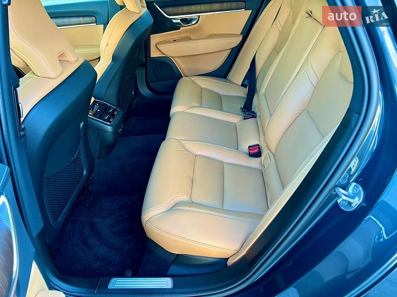 Седан Volvo S90 2022 в Киеве